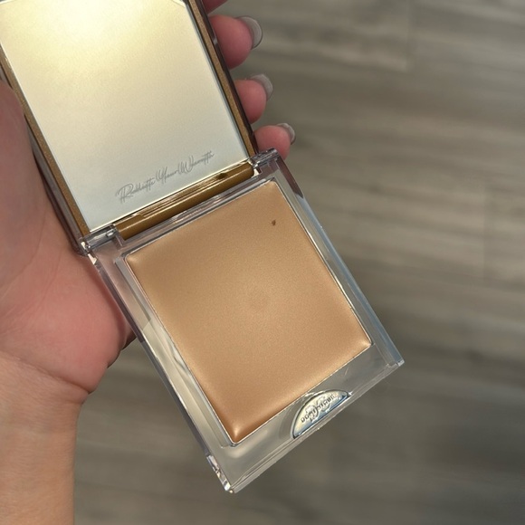 DOMINIQUE COSMETICS Cream Bronzer - Shade Light Tan - Picture 4 of 7